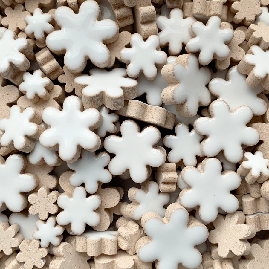 Charms Flowers White