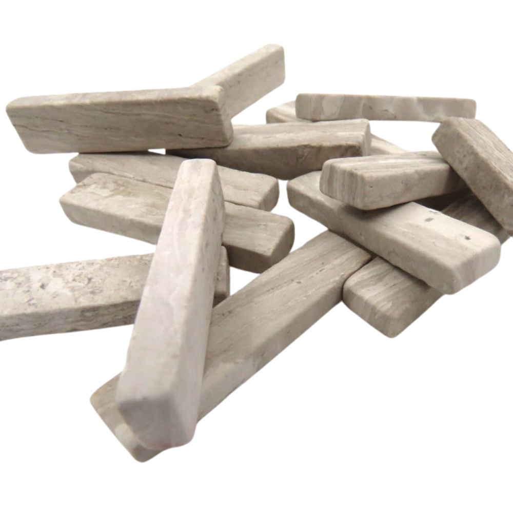 Marmorstangen mit weißer Holzmaserung