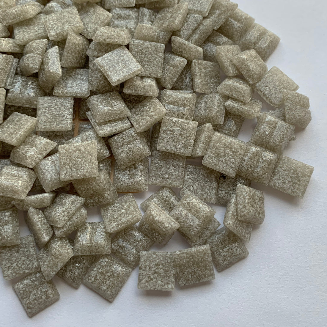 Glasmosaik 10mm  Eisweiß (lose)