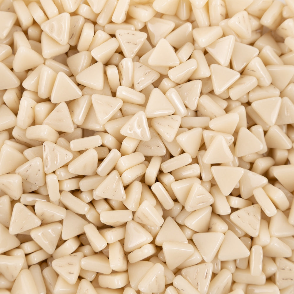 Packshot Mini Glass Mosaic Triangle – beige – 8mm