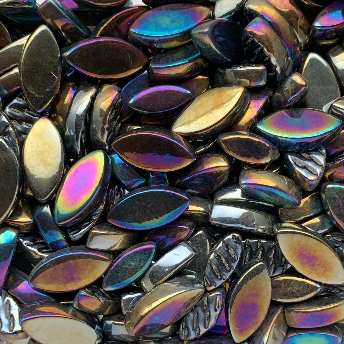 Petals Iridised  Black