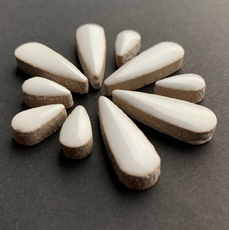 Mosaiksteinen Tropfen  Weiß