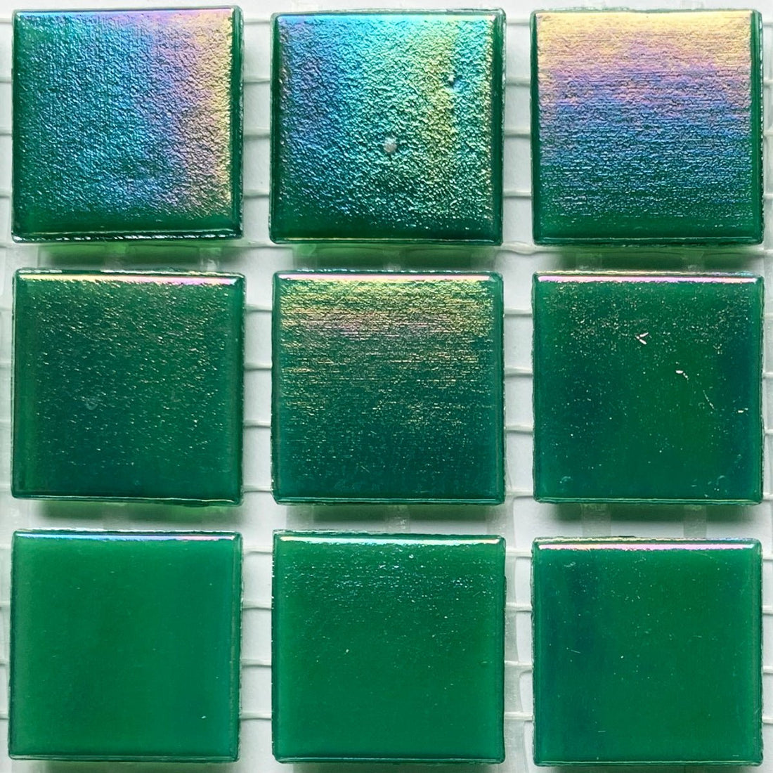 Verre Mosaique - glass mosaic -Glasmosaik-glasmozaïek-Glasmozaiek Iriserend 20mm Jadegroen - mosaicshop