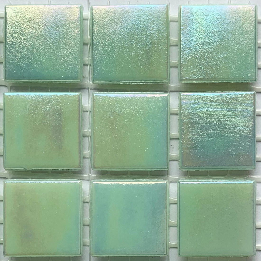 Verre Mosaique - glass mosaic -Glasmosaik-glasmozaïek-Glasmozaiek Iriserend 20mm Parelgroen - mosaicshop