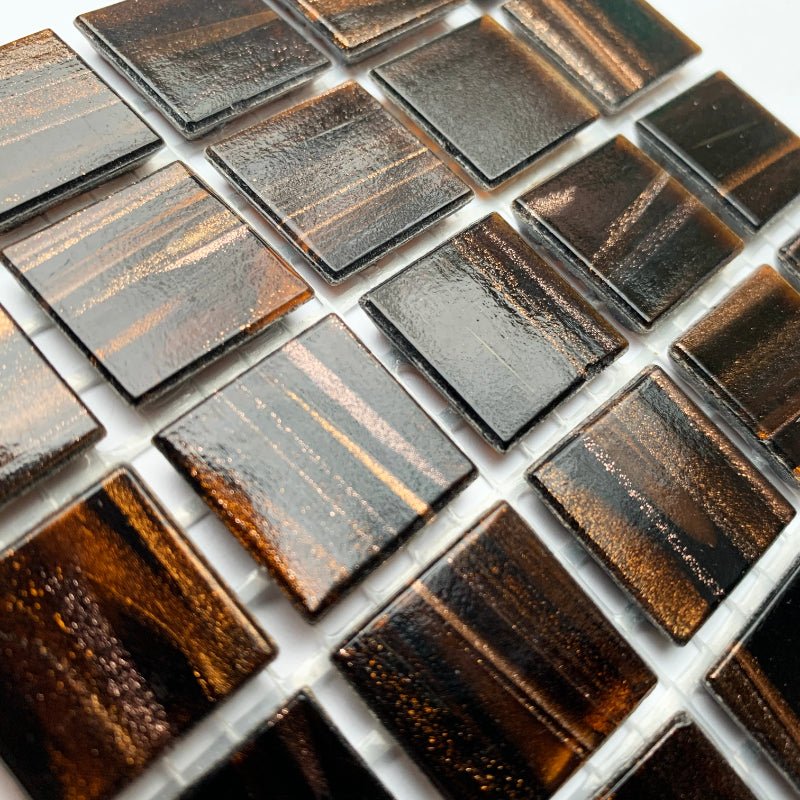 Verre Mosaique - glass mosaic -Glasmosaik-glasmozaïek-Glasmozaiek met Goud Dooradert 20mm Chocolade - mosaicshop