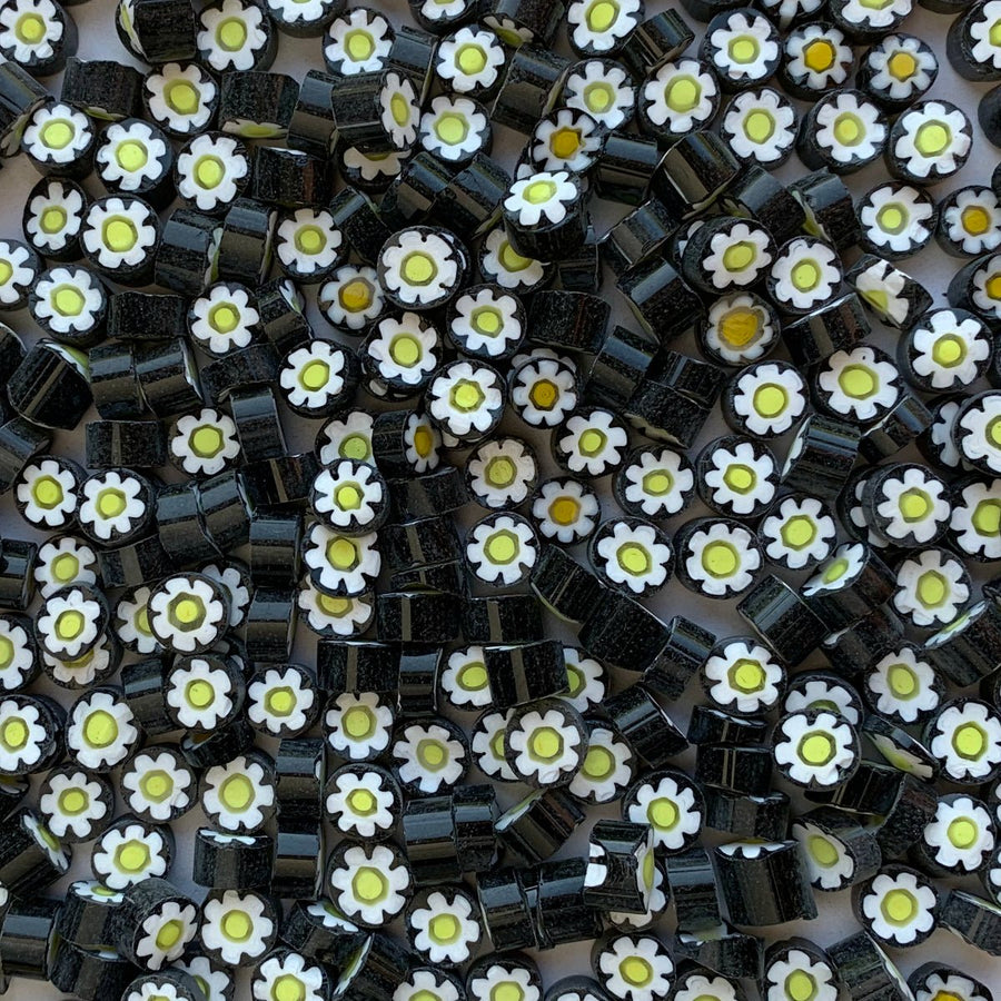 Verre Mosaique - glass mosaic -Glasmosaik-glasmozaïek-Millefiori Bloem Zwart/Wit/Geel 7/8 doorzichtig - mosaicshop