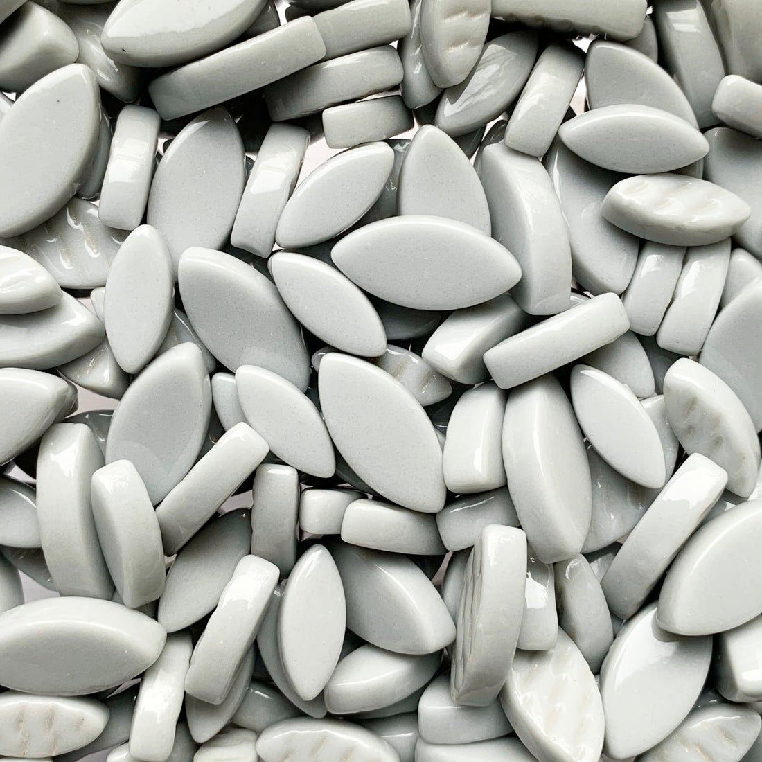 Verre Mosaique - glass mosaic -Glasmosaik-glasmozaïek-Ottoman Bloemblaadjes Lichtgrijs - mosaicshop