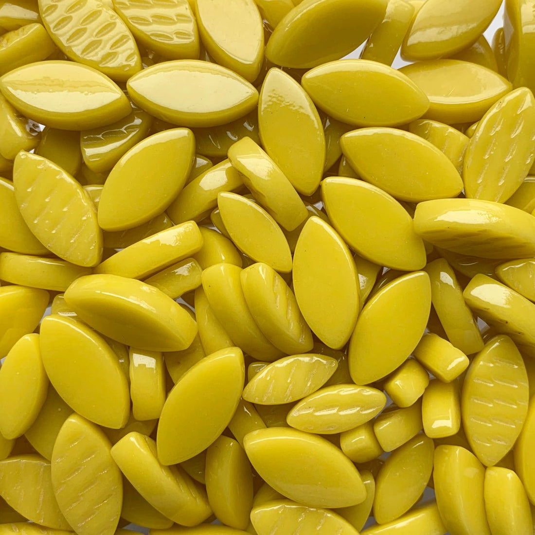 Verre Mosaique - glass mosaic -Glasmosaik-glasmozaïek-Ottoman Bloemblaadjes Opaalgeel - mosaicshop