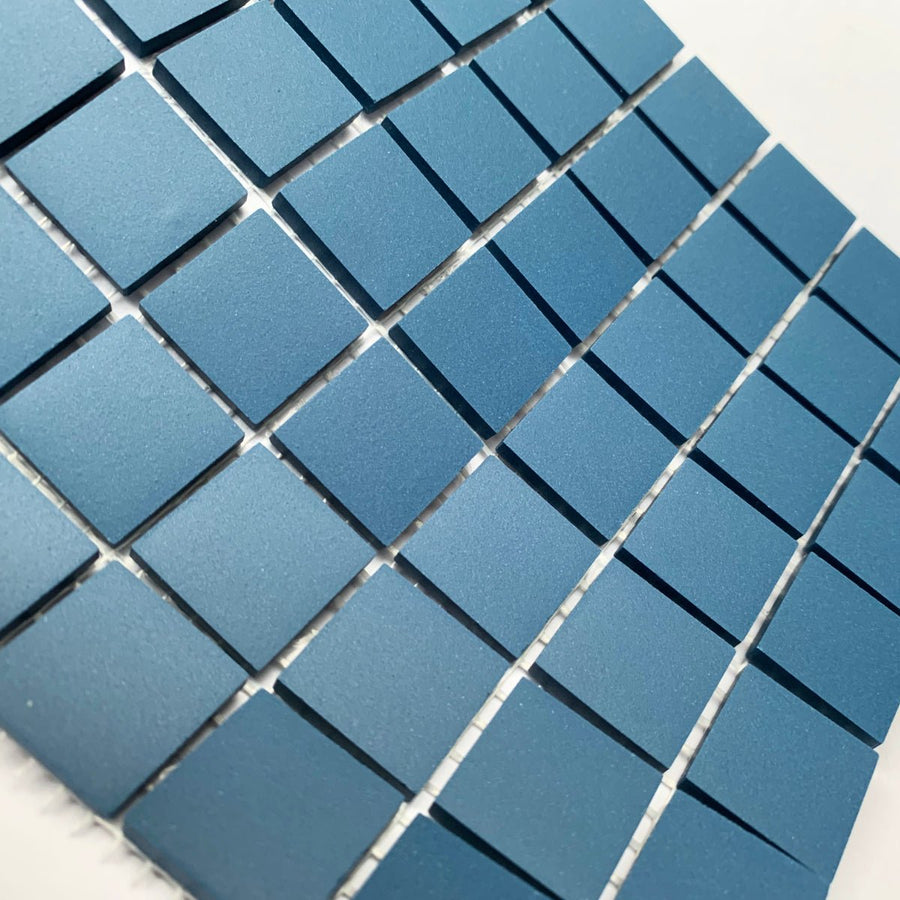 Winckelmans Bleu Nuit – matta mosaikplattor, 20x20 mm på nät