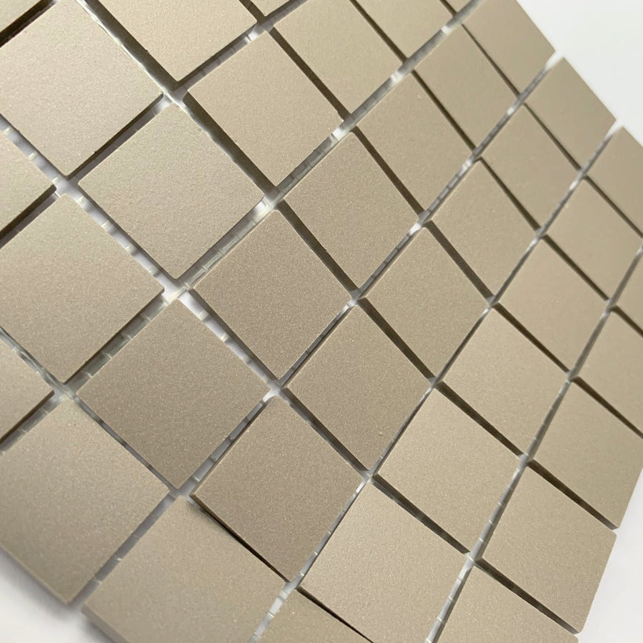 Winckelmans Gris – matta mosaikplattor, 20x20 mm på nät