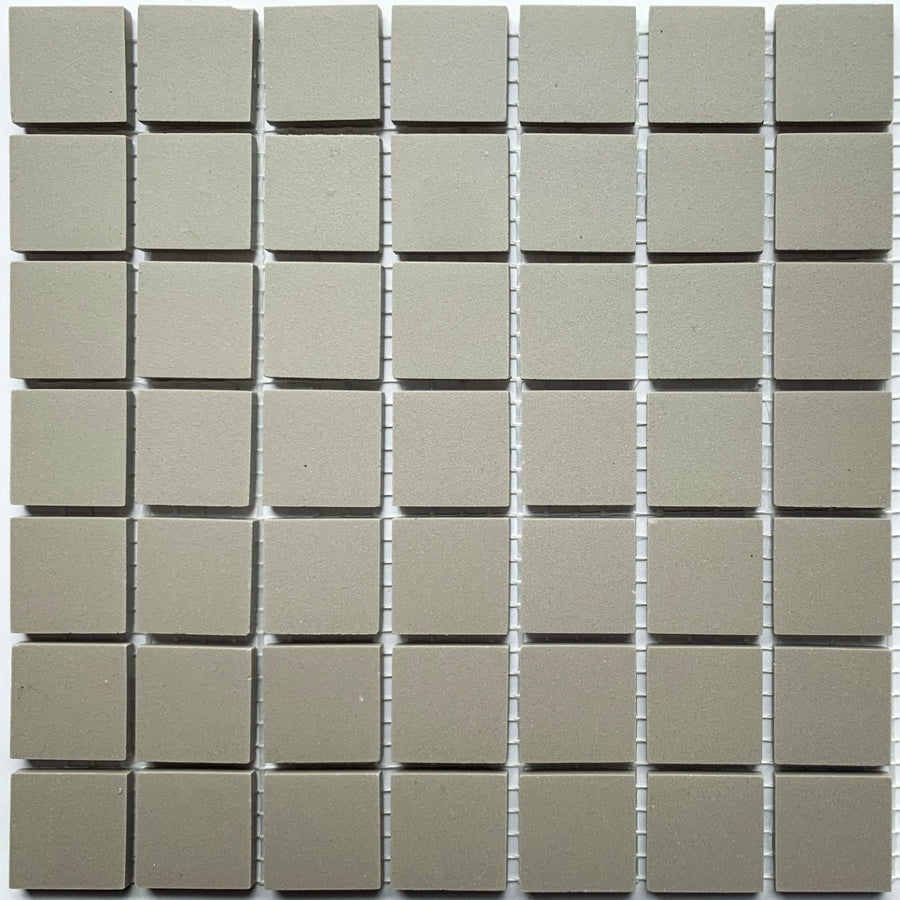 Winckelmans Gris Pale – matta mosaikplattor, 20x20 mm på nät