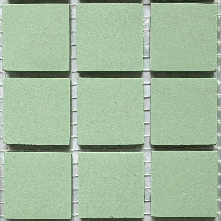Winckelmans Pistache – matte Mosaikfliesen im Format 20x20 mm auf Netz